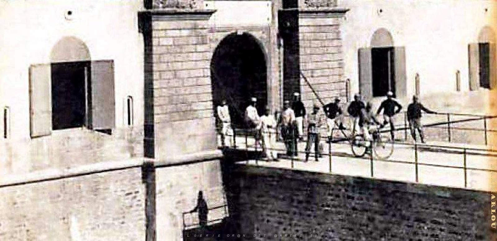 2644- Sidi-Ferruch - Fort - Porte3.jpg